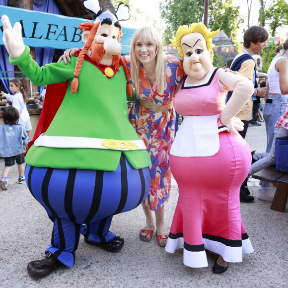 Élodie Gossuin (Miss France 2001) lors de l'opération "L'été gaulois fait son grand retour au Parc Astérix" à Plailly le 8 juillet 2022. © Christophe Aubert via Bestimage 