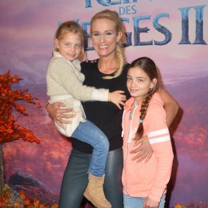 Elodie Gossuin et ses filles Rose et Joséphine Lacherie - Projection exceptionelle de "La Reine des Neiges 2 " au Grand Rex à Paris le 13 novembre 2019. © Veeren Ramsamy/Bestimage 