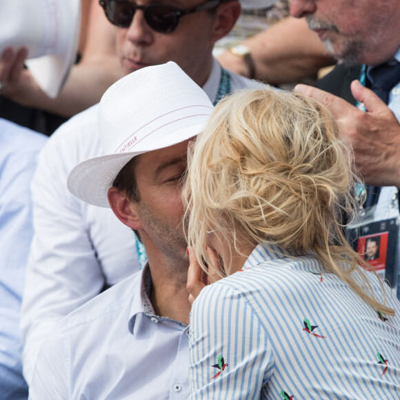 Elodie Gossuin et son mari Bertrand Lacherie dans les tribunes lors des internationaux de tennis de Roland Garros à Paris, France, le 4 juin 2019. © Jacovides-Moreau/Bestimage 