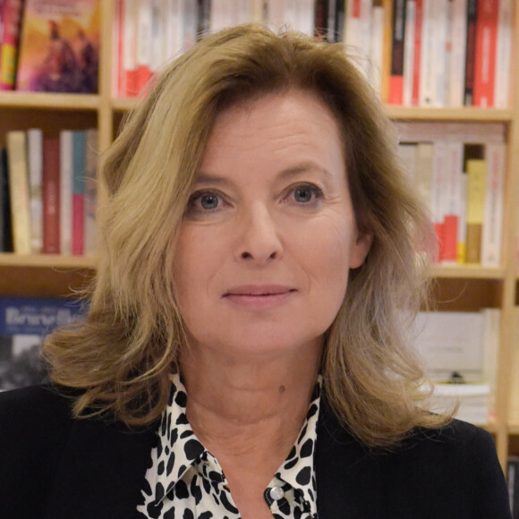 La journaliste Valérie Trierweiler dédicace son nouveau livre "On se donne des nouvelles" à la librairie Filigranes à Bruxelles, Belgique, le 2 octobre 2019.