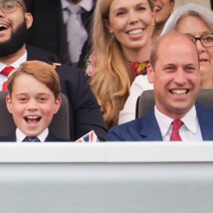 Le prince George et le prince William, duc de Cambridge - La famille royale d'Angleterre lors du concert devant le palais de Buckingham à Londres, à l'occasion du jubilé de platine de la reine d'Angleterre. Le 4 juin 2022 