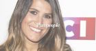 Karine Ferri sensuelle en bikini dans une piscine : elle s'éclate sur sa bouée !