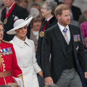 Le prince Harry, duc de Sussex, et Meghan Markle, duchesse de Sussex, lors de la messe célébrée à la cathédrale Saint-Paul de Londres, dans le cadre du jubilé de platine (70 ans de règne) de la reine Elisabeth II d'Angleterre. Londres, le 3 juin 2022. 