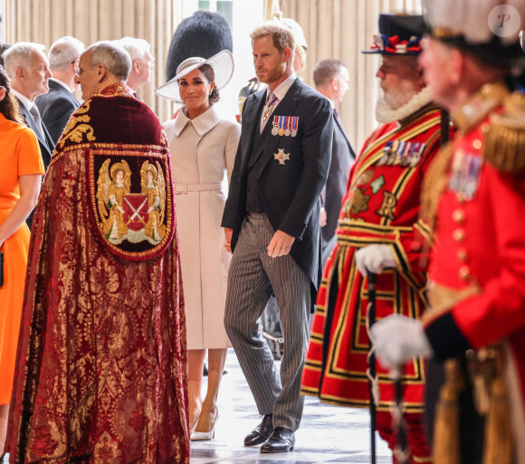 Le prince Harry, duc de Sussex, et Meghan Markle, duchesse de Sussex, lors de la messe célébrée à la cathédrale Saint-Paul de Londres, dans le cadre du jubilé de platine (70 ans de règne) de la reine Elisabeth II d'Angleterre. Londres, le 3 juin 2022.