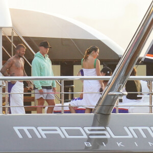 David Beckham, sa femme Victoria et leurs enfants, Harper et Cruz avec sa compagne Tana Holding passent leurs vacances sur leur yacht au Cap d'Antibes. Le 25 juillet 2022.