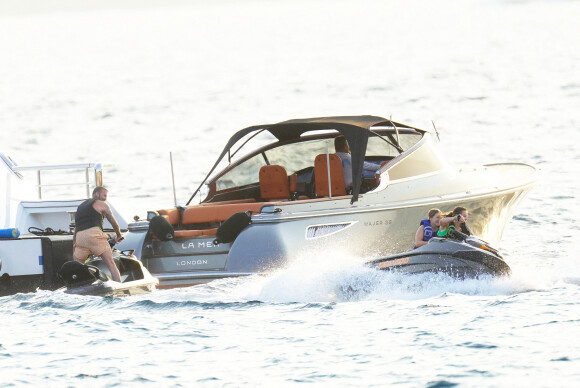 David Beckham, sa femme Victoria et leurs enfants, Harper et Cruz avec sa compagne Tana Holding passent leurs vacances sur leur yacht au Cap d'Antibes. Le 25 juillet 2022.