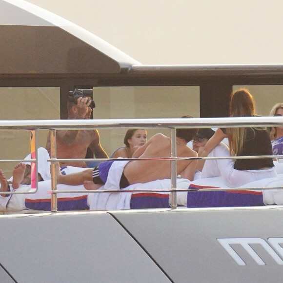 David Beckham, sa femme Victoria et leurs enfants, Harper et Cruz avec sa compagne Tana Holding passent leurs vacances sur leur yacht au Cap d'Antibes. Le 25 juillet 2022.