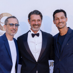 Gad Elmaleh, Patrick Mouratoglou et Laurent Bensadune - 8e gala étoilé Patrick Mouratoglou à la Mouratoglou Academy à Sophia-Antipolis, le 19 juin 2022. © Mouratoglou Gala via Bestimage