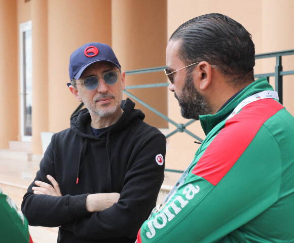 Gad Elmaleh rencontre l'équipe de Coupe Davis de tennis du Maroc au Monte-Carlo Country Club de Roquebrune-Cap-Martin, le 4 mars 2022. © Sébastien Botella/Nice Matin/Bestimage