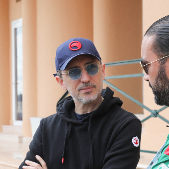 Gad Elmaleh rencontre l'équipe de Coupe Davis de tennis du Maroc au Monte-Carlo Country Club de Roquebrune-Cap-Martin, le 4 mars 2022. © Sébastien Botella/Nice Matin/Bestimage