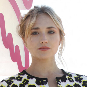 Chloé Jouannet au photocall de la saison 2 de la série "Derby Girl" lors de la 5ème saison du festival International des Séries "Canneseries" à Cannes, France, le 4 avril 2022. © Denis Guignebourg/Bestimage 