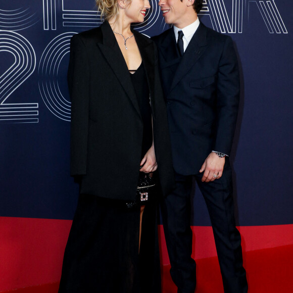 Chloé Jouannet (habillée en AMI, chaussures et sac Roger Vivier, bijoux Chaumet), Sandor Funtek (habillé en Dior Homme et montre TAG Heuer) - Photocall de la 47ème édition de la cérémonie des César à l'Olympia à Paris, le 25 février 2022. © Borde-Jacovides/Bestimage 