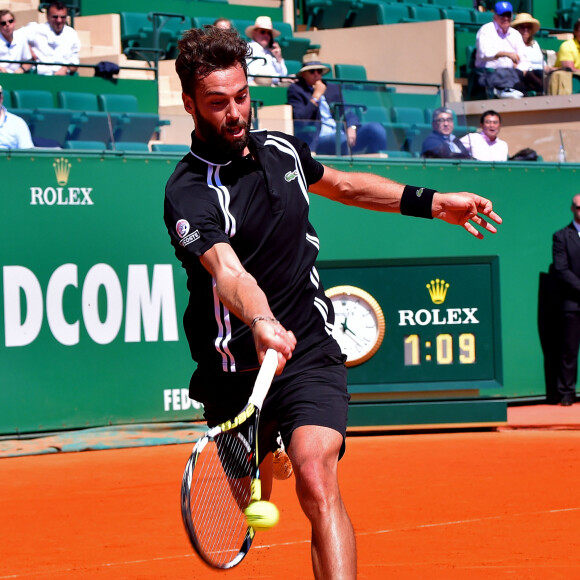 Le tennisman français Benoît Paire a raté sa journée au Monte Carlo Country Club à Roquebrune Cap Martin le 14 avril 2016 malgré le soutient de sa fiancée la chanteuse Shy'm.