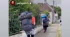 Jennifer de "Mariés au premier regard 2022" souffre lors de La Marche des champions