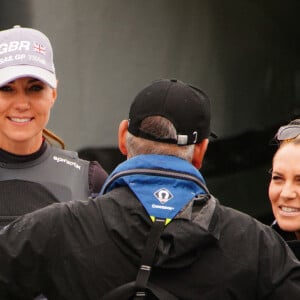 Kate Middleton rencontre l'équipe de Grande-Bretagne avant la course "Sail Grand Prix" à Plymouth, le 31 juillet 2022.