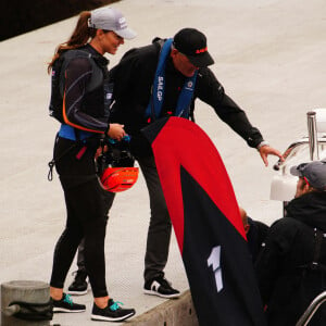 Kate Middleton rencontre l'équipe de Grande-Bretagne avant la course "Sail Grand Prix" à Plymouth, le 31 juillet 2022.