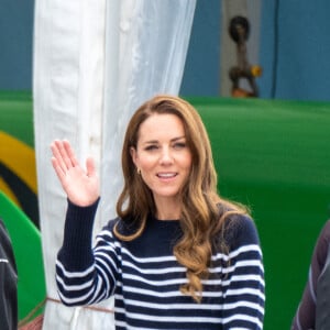 Kate Middleton, duchesse de Cambridge, rencontre l'équipe de Grande-Bretagne avant la course Sail Grand Prix à Plymouth, le 31 juillet 2022. 