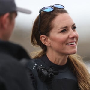 Kate Middleton, duchesse de Cambridge, rencontre l'équipe de Grande-Bretagne avant la course Sail Grand Prix à Plymouth, le 31 juillet 2022. 