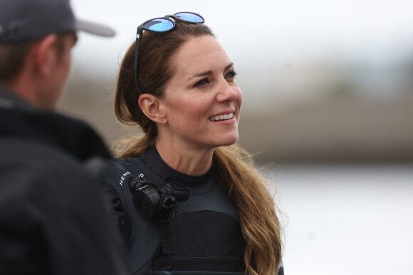 Kate Middleton, duchesse de Cambridge, rencontre l'équipe de Grande-Bretagne avant la course Sail Grand Prix à Plymouth, le 31 juillet 2022. 