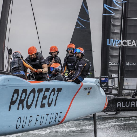 Kate Middleton, duchesse de Cambridge, rencontre l'équipe de Grande-Bretagne avant la course Sail Grand Prix à Plymouth, le 31 juillet 2022. 