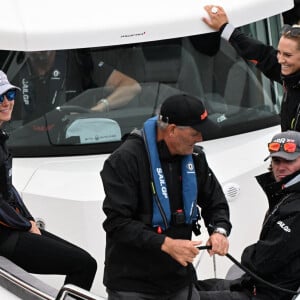 Catherine (Kate) Middleton, duchesse de Cambridge, rencontre l'équipe de Grande-Bretagne avant la course Sail Grand Prix à Plymouth, le 31 juillet 2022. 