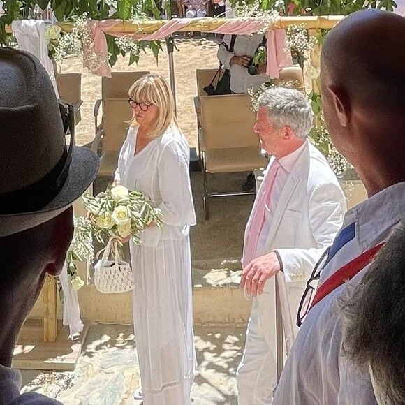 Christine Bravo a partagé cette photo de son mariage avec Stéphane Bachot, en Corse.
