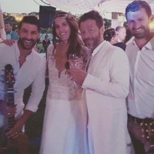 Christophe Maé (Martichon) et Nadège (Sarron) se sont mariés en Corse, civilement le 29 juin 2017 puis religieusement le 1er juillet. Le chanteur et musicien corse a partagé sur Instagram cette photo de la fête qui a suivi le mariage.