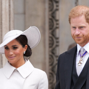 Le prince Harry, duc de Sussex, et Meghan Markle, duchesse de Sussex - Les membres de la famille royale et les invités à la sortie de la messe du jubilé, célébrée à la cathédrale Saint-Paul de Londres, Royaume Uni, le 3 juin 2022.  The National Service of Thanksgiving to Celebrate the Platinum Jubilee of Her Majesty The Queen, at St Paul's Cathedral, London, UK, on the 3rd June 2022. 