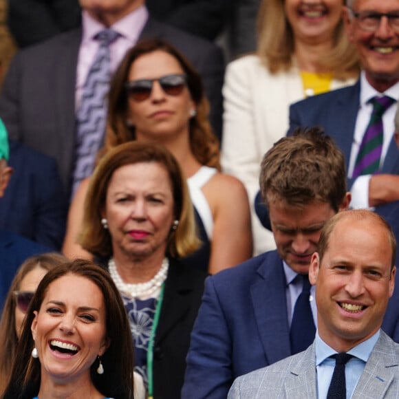 Le prince William, duc de Cambridge, et Catherine (Kate) Middleton, duchesse de Cambridge, dans les tribunes du tournoi de Wimbledon, le 5 juillet 2022.