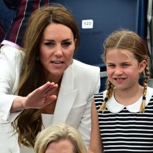 Le prince William, duc de Cambridge, et Catherine (Kate) Middleton, duchesse de Cambridge, avec la princesse Charlotte de Cambridge assistent au Jeux du Commonwealth au centre sportif de l'Université de Birmingham. Le prince Edward, comte de Wessex, Sophie Rhys-Jones, comtesse de Wessex, et leurs enfants étaient également présents. 