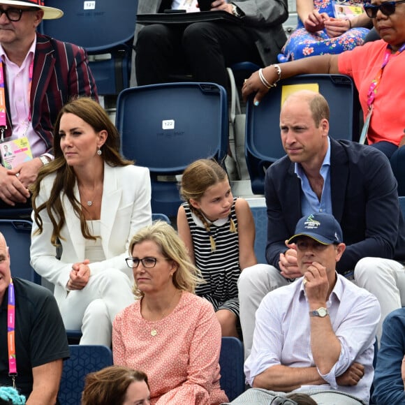 Le prince William, duc de Cambridge, et Catherine (Kate) Middleton, duchesse de Cambridge, avec la princesse Charlotte de Cambridge assistent au Jeux du Commonwealth au centre sportif de l'Université de Birmingham. Le prince Edward, comte de Wessex, Sophie Rhys-Jones, comtesse de Wessex, et leurs enfants étaient également présents. 