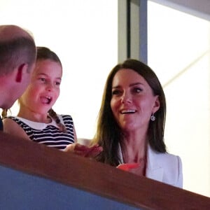 Le prince William, duc de Cambridge, et Catherine (Kate) Middleton, duchesse de Cambridge, avec la princesse Charlotte de Cambridge assistent à l'épreuve de gymnastique artistique lors des Jeux du Commonwealth de Birmingham, le 2 août 2022. 