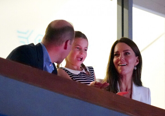 Le prince William, duc de Cambridge, et Catherine (Kate) Middleton, duchesse de Cambridge, avec la princesse Charlotte de Cambridge assistent à l'épreuve de gymnastique artistique lors des Jeux du Commonwealth de Birmingham, le 2 août 2022. 