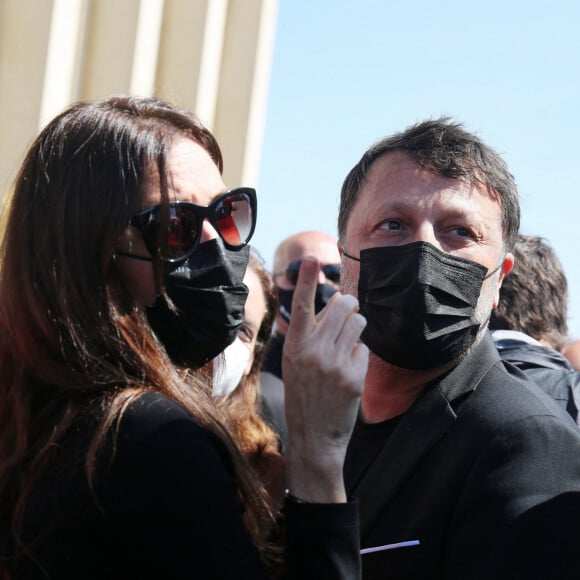 Arthur Essebag et sa compagne Mareva Galanter - Hommage à Sarah Halimi, assassinée en avril 2017, sur la place du Trocadero à Paris. Le 25 avril 2021