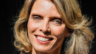 Sylvie Tellier à la plage avec sa fille Margaux : adorable duo, en maillots coordonnés