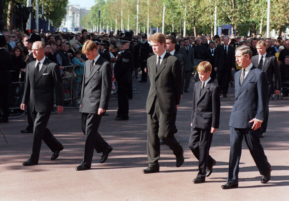Charles Spencer, le prince William, duc de Cambridge, Le prince Harry, duc de Sussex, Le prince Charles, prince de Galles pour l'enterrement de Lady Diana
