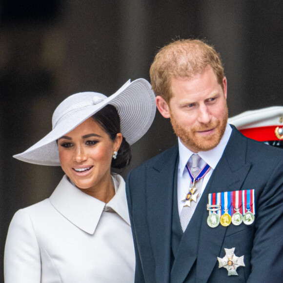 Le prince Harry, duc de Sussex, et Meghan Markle, duchesse de Sussex - Les membres de la famille royale et les invités lors de la messe célébrée à la cathédrale Saint-Paul de Londres, dans le cadre du jubilé de platine (70 ans de règne) de la reine Elisabeth II d'Angleterre. Londres, le 3 juin 2022. 