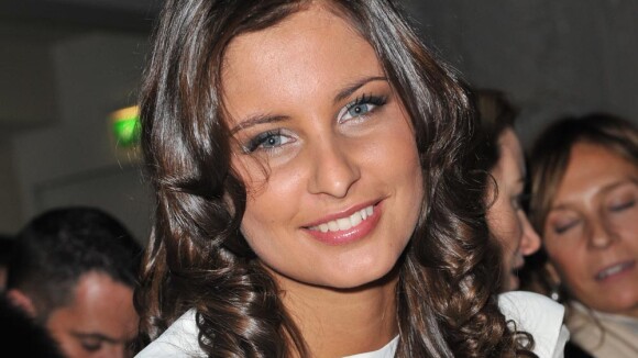 Quand la ravissante Miss France 2010, Malika Ménard, joue au mannequin... elle est divine !
