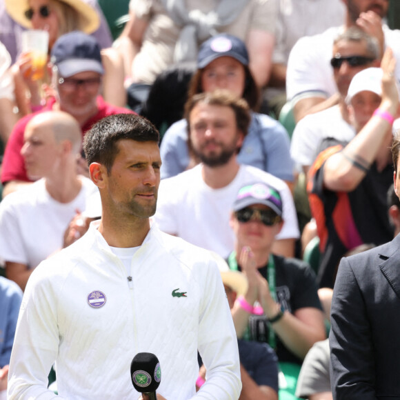 Novak Djokovic et Roger Federer - Les légendes du tennis fêtent le 100 ème anniversaire du Centre Court du tournoi de Wimbledon, en marge du championnat. Londres. Le 3 juillet 2022.