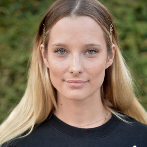 Ilona Smet au défilé Lacoste Womenswear Spring/Summer 2020  pour la Paris Fashion Week le 1er octobre 2019 à Paris, France. 