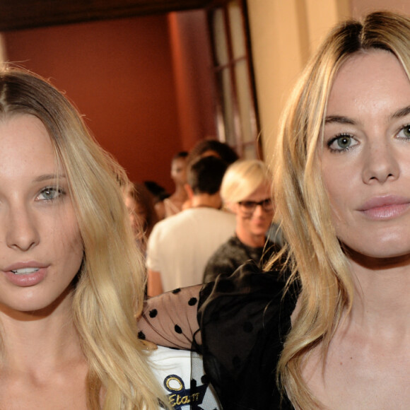 Camille Rowe (Camille Rowe-Pourcheresse) et Ilona Smet - Backstage du "Etam Live Show 2018" aux Beaux-Arts à Paris, le 25 septembre 2018. © Veeren/Moreau/Bestimage 