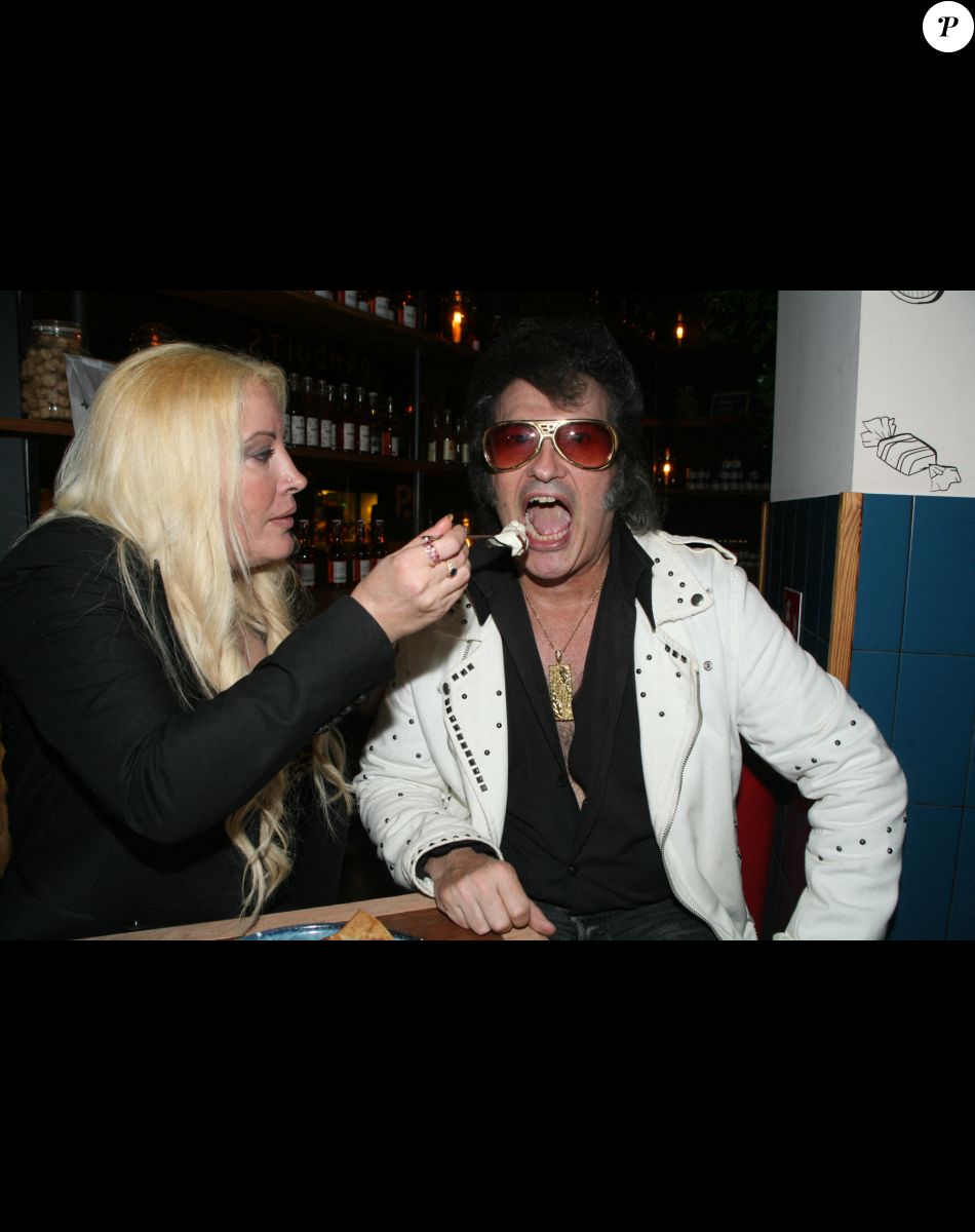 Exclusif - Suite à un problème technique et le report du concert au Nez Rouge, Loana et Eryl Prayer vont manger une crêpe à Paris le 25 septembre 2021. © JLPPA / Bestimage