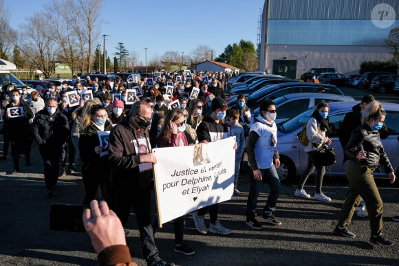 Les proches réunis pour une marche blanche en hommage à Delphine Jubillar, l'infirmière de 33 ans, disparue fin 2020, à Cagnac-les-Mines. Le 19 décembre 2021