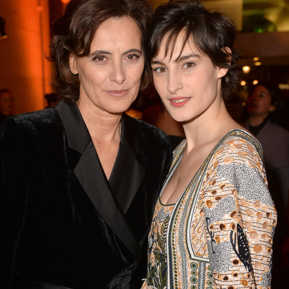 Inès de La Fressange et sa fille Nine d'Urso au dîner de gala international de la mode, à l'occasion de la réouverture des galeries de la Mode avec l'exposition "Harper's Bazaar, premier magazine de mode" au musée des arts décoratifs à Paris, France, le 26 février 2020, en marge de la semaine de la mode prêt-à-porter automne-hiver 2020/2021. © Veeren-Clovis/Bestimage