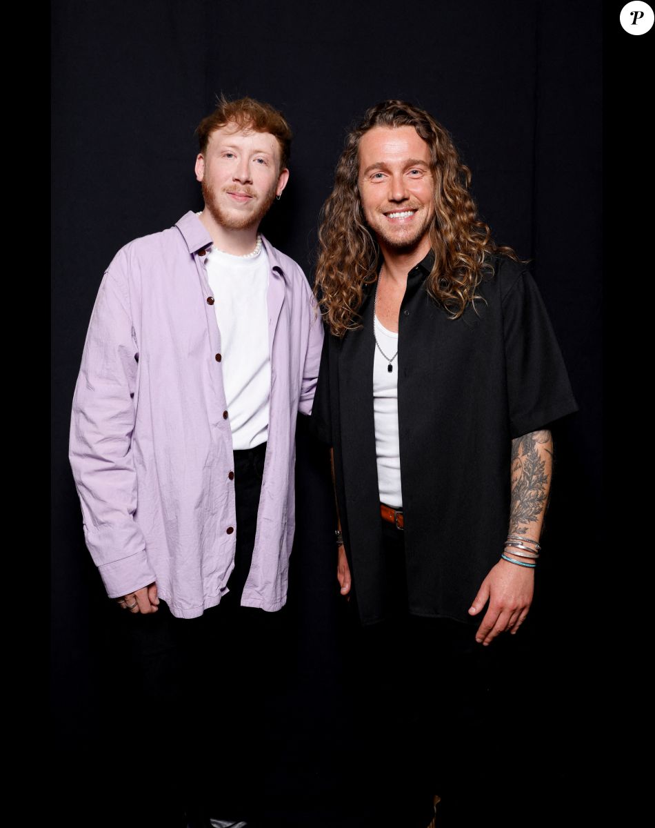 Eddy De Pretto et Julien Doré - Backstage de l'enregistrement de l'émission "La Chanson secrète 8" à la Seine musicale à Paris, diffusée le 4 septembre sur TF1 © Gaffiot-Moreau / Bestimage