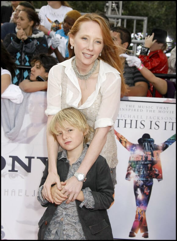 Anne Heche et son fils Homer - Première du film en hommage à Michael Jackson, This is it en 2009. 