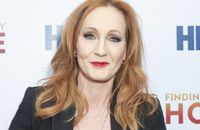 J.K. Rowling a son tour menacée de mort après son soutien à Salman Rushdie