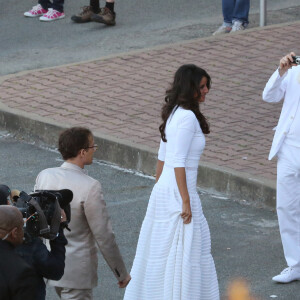 Jean-Luc Delarue et Anissa après leur cérémonie de mariage ont dîné au café de la Cale à Sauzon, le 12 mai 2012