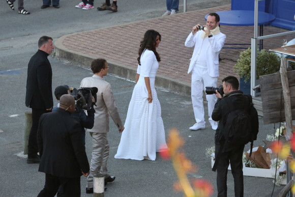 Jean-Luc Delarue et Anissa après leur cérémonie de mariage ont dîné au café de la Cale à Sauzon, le 12 mai 2012