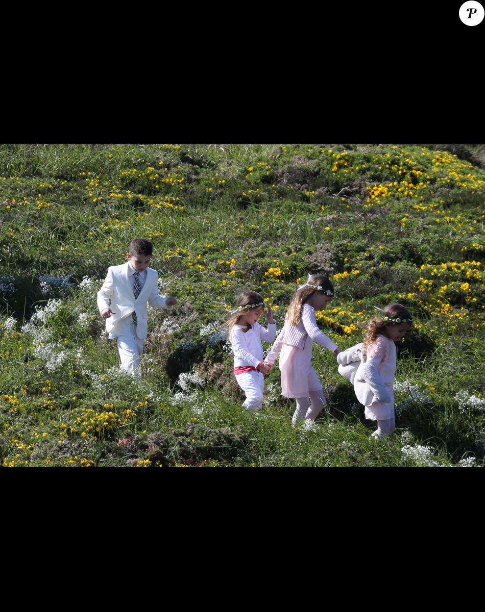 Jean-Luc Delarue et Anissa après leur cérémonie de mariage ont dîné au café de la Cale à Sauzon, le 12 mai 2012